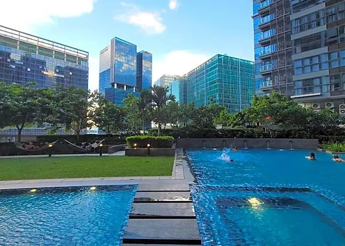 호텔 Staycations Up Above 17 At Bgc 3*