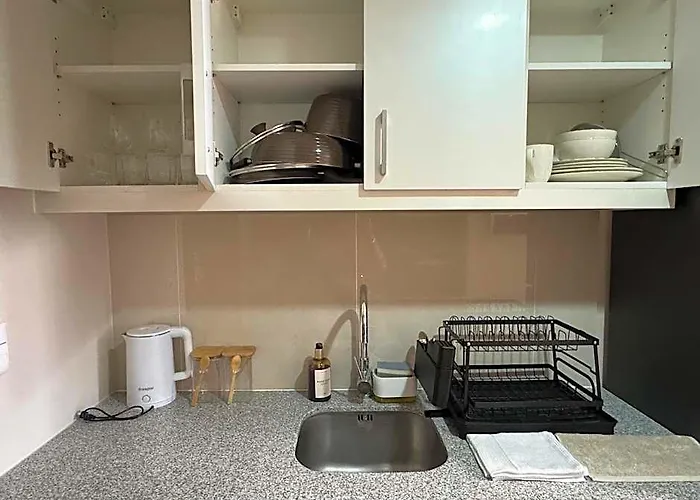 Staycations Up Above 17 At Bgc 호텔 3*