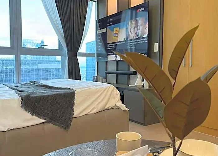 호텔 Staycations Up Above 17 At Bgc 3*