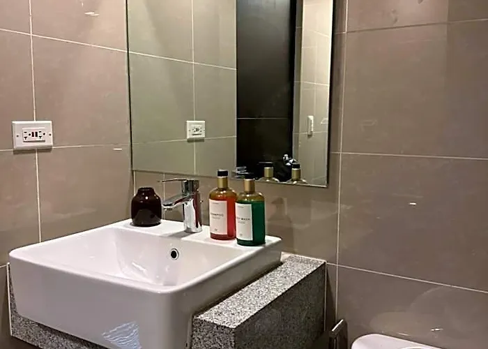 Staycations Up Above 17 At Bgc 3*