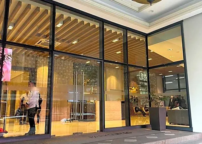 Staycations Up Above 17 At Bgc 3*
